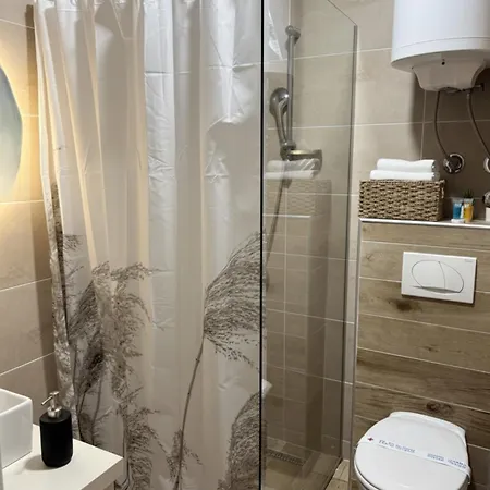 Mountain Side 아파트